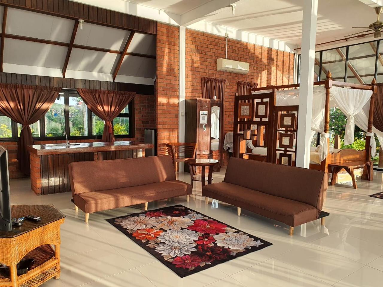 Homestay Ala Riverview Lodge Kota Bharu Bagian luar foto