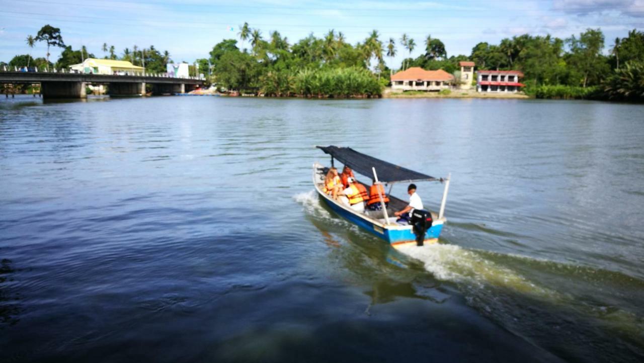 Homestay Ala Riverview Lodge Kota Bharu Bagian luar foto